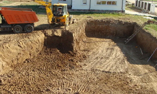 Рытье котлованов под фундамент в Феодосии – цена от 2576 руб. за м3 | ГОСТСТРОЙ
